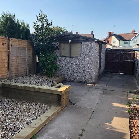 ريجلي Cannock House ~ 4 Bedrooms All With Ensuite. المظهر الخارجي الصورة