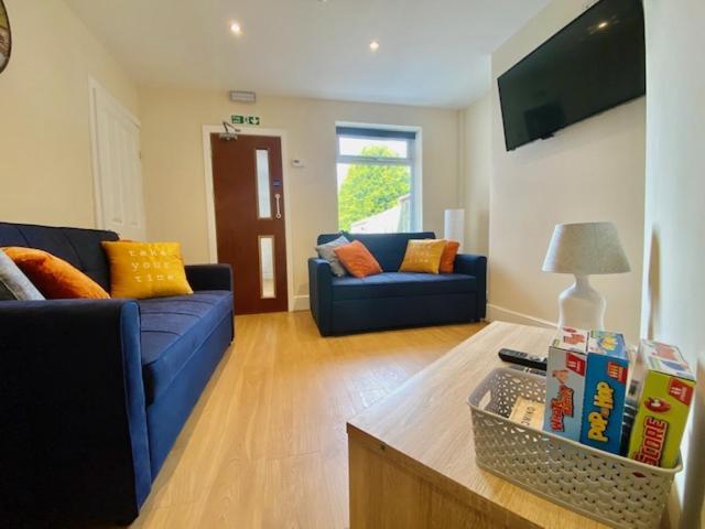 ريجلي Cannock House ~ 4 Bedrooms All With Ensuite. المظهر الخارجي الصورة