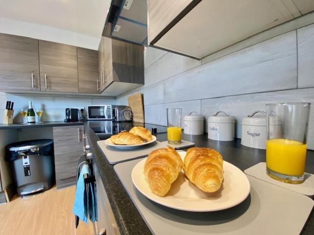 ريجلي Cannock House ~ 4 Bedrooms All With Ensuite. المظهر الخارجي الصورة