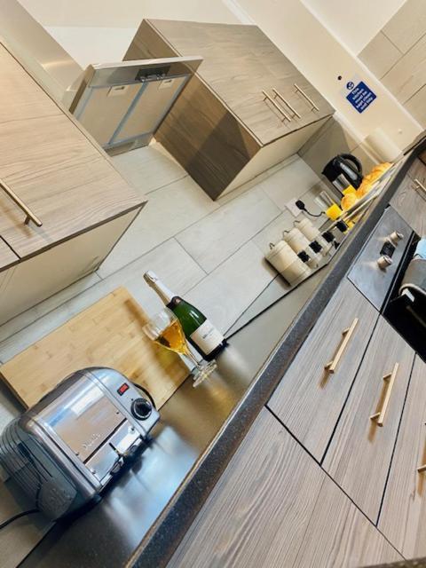 ريجلي Cannock House ~ 4 Bedrooms All With Ensuite. المظهر الخارجي الصورة