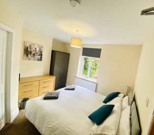 ريجلي Cannock House ~ 4 Bedrooms All With Ensuite. المظهر الخارجي الصورة