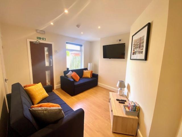 ريجلي Cannock House ~ 4 Bedrooms All With Ensuite. المظهر الخارجي الصورة