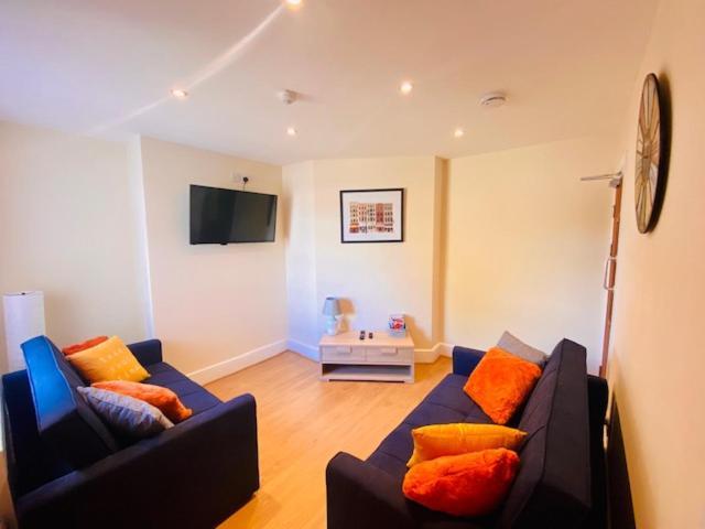 ريجلي Cannock House ~ 4 Bedrooms All With Ensuite. المظهر الخارجي الصورة
