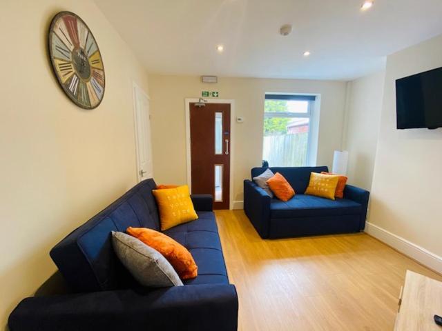 ريجلي Cannock House ~ 4 Bedrooms All With Ensuite. المظهر الخارجي الصورة