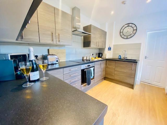 ريجلي Cannock House ~ 4 Bedrooms All With Ensuite. المظهر الخارجي الصورة